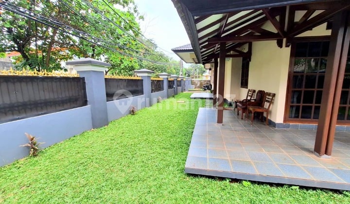 Rumah Kokoh & Terawat Fully Furnished Posisi Hook Dekat Akses Tol Krukut Di Megapolitan Estate.