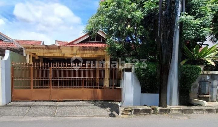 Rumah Asri Dalam Komplek Di Lebak Lestari Residence Jakarta Selatan.