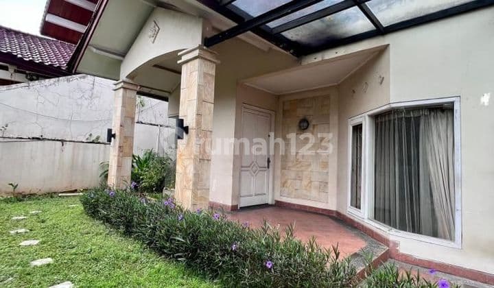 Villa Cinere Mas Dengan Nuansa Alam Yang Sangat Asri.