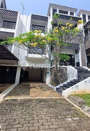 Bangunan 3 Lantai Di Bona Vista Residence Lebak Bulus Jakarta Selatan.