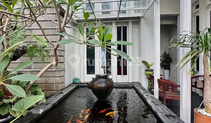 Dijual Cepat Rumah Dengan Pool Dan Lokasi Strategis Di Ragunan Jakarta Selatan.