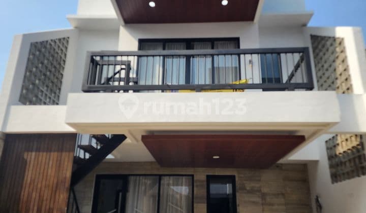 Rumah Cantik Dalam Town House Di Kebagusan
jakarta Selatan.