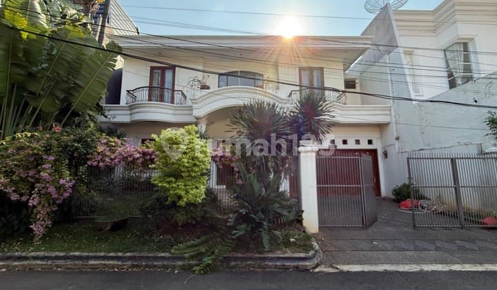 Rumah Dalam Komplek Elite Kavling Marinir Pondok Kelapa Duren Sawit Jakarta Timur. Bangunan Mewah, Semi Furnish.