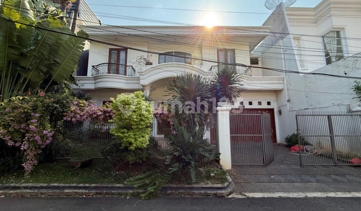 Rumah Dalam Komplek Elite Kavling Marinir Pondok Kelapa Duren Sawit Jakarta Timur. Bangunan Mewah, Semi Furnish.