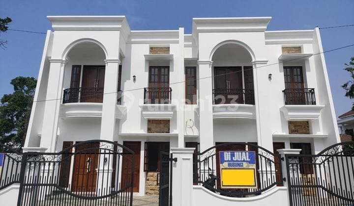 For Sale Rumah Mediterrnean Classic Dalam Komplek di Duren Sawit Jakarta Timur