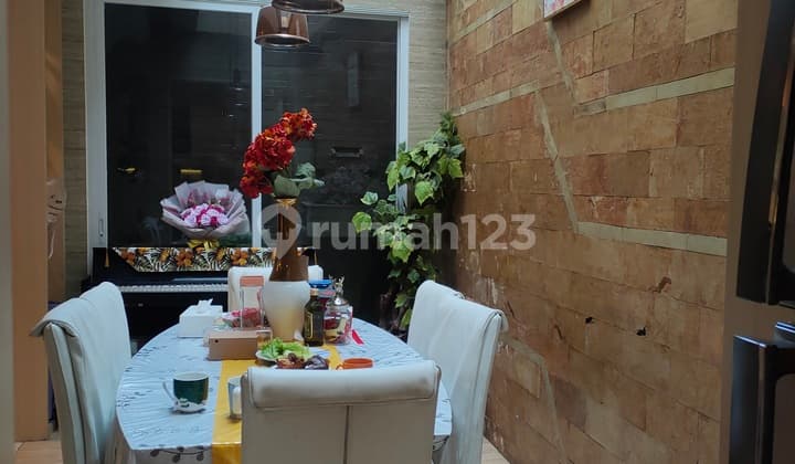 Rumah Cantik di Pancoran, Jakarta Selatan