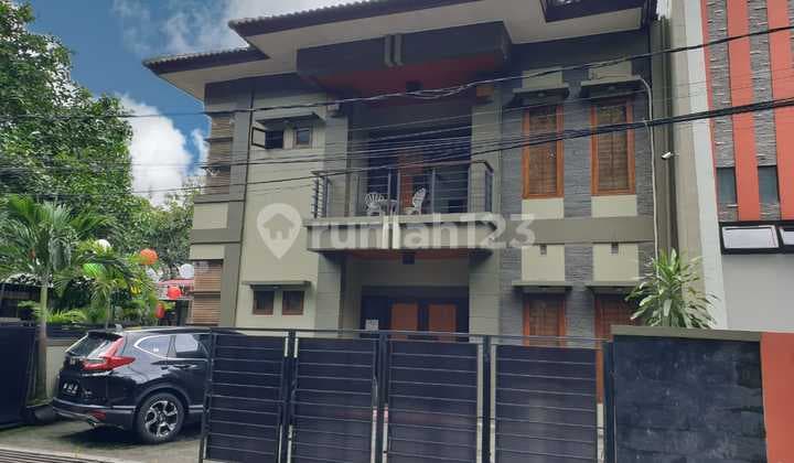 Rumah Mewah di Senayan