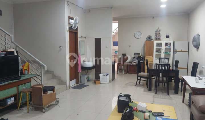 Ready-to-Occupy House in Sunter Sts