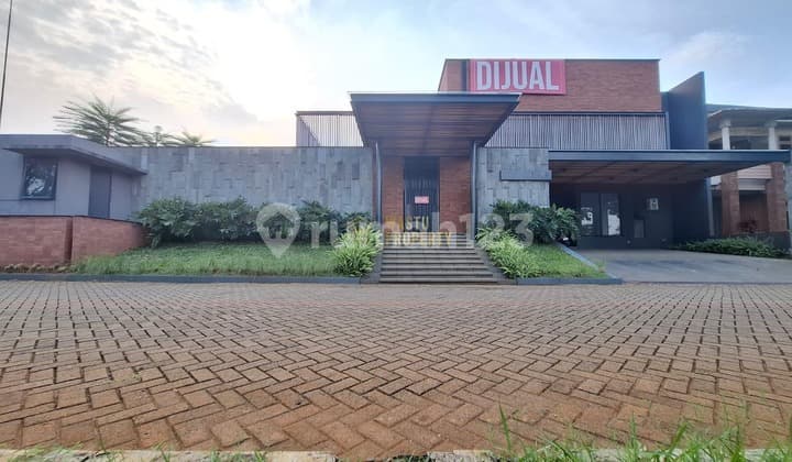 Hunian Megah dengan Privat Poll Cantik di Pamulang