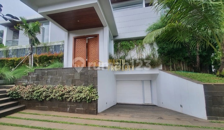Charming Residence with Private Pool in Kebayoran Lama
