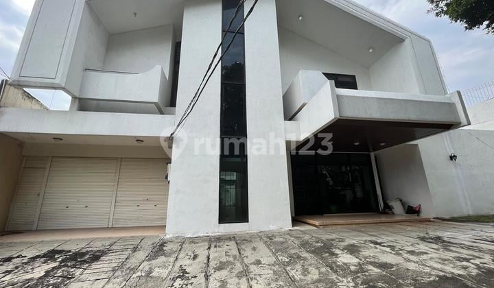 Rumah Besar Siap Huni Dekat Senopati, Jakarta Selatan