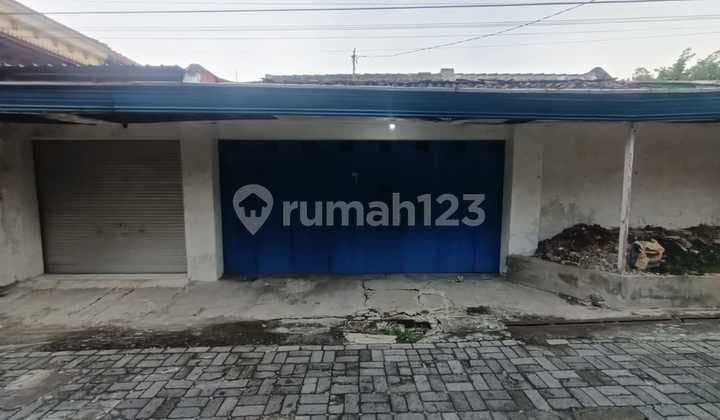 Dijual Rumah Hitung Tanah Strategis di Kepunton , Jebres, Solo