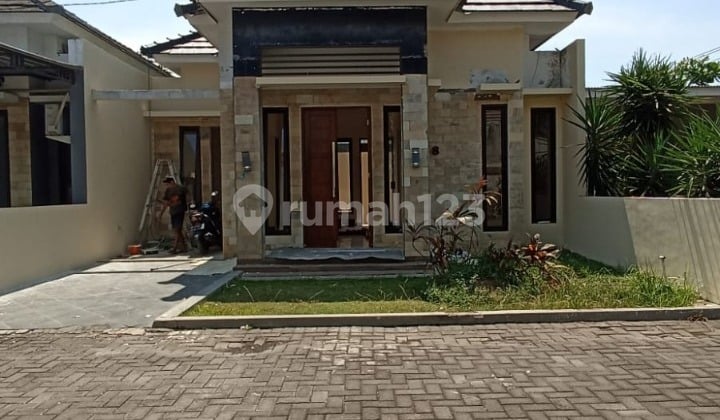 Rumah Griya Anugrah Sektor 10 Tengah Kota Solo Dekat Pusat Perbelanjaan