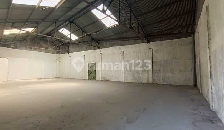 Warehouse on Jl A. Yani Solo, Main Road Access