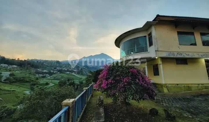 Dijual Villa View Gunung Lawu Bukit di Kawasan Wisata Tawangmangu
