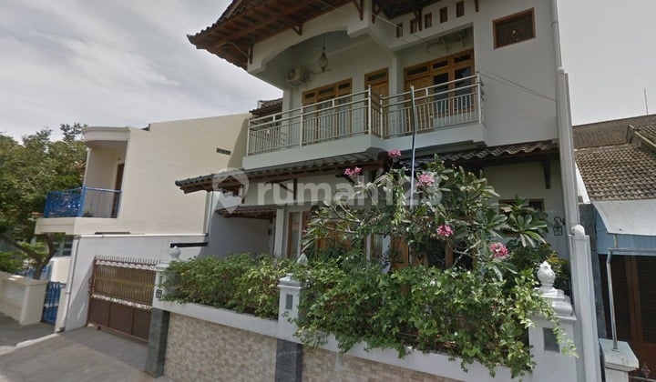 Rumah Full Furnish Tengah Kota Solo, 200 Dari Jl. Slamet Riyadi