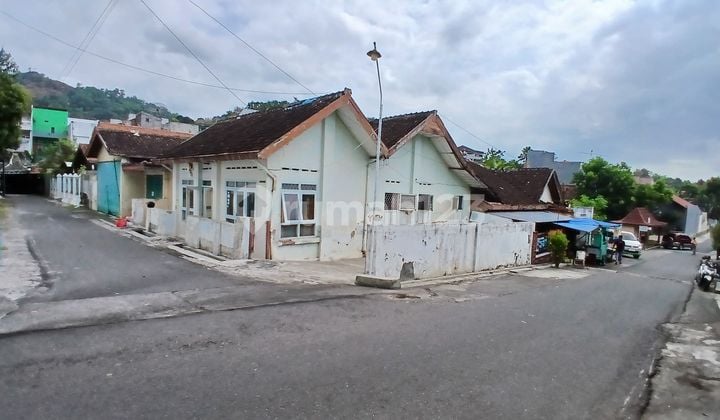 Dijual Rumah Lama Luas, Hook Bisa Untuk Kost di Wonogiri Kota