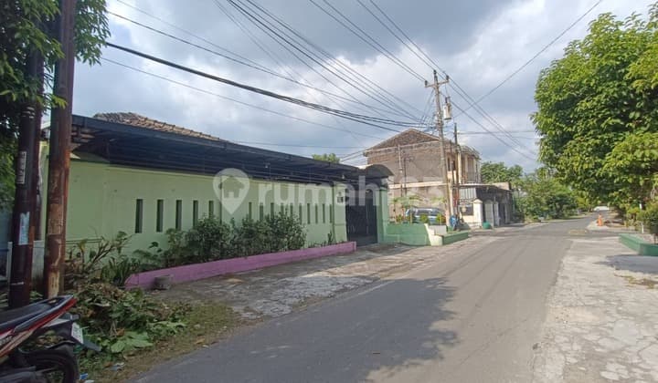 Kost Dijual di Area Kerten Laweyan Solo Dekat ke Manahan dan Mall Solo Square