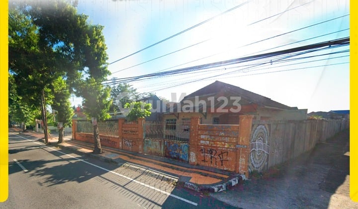 Rumah Mewah Halaman Luas di Jalan Protokol Sekarsuli Klaten