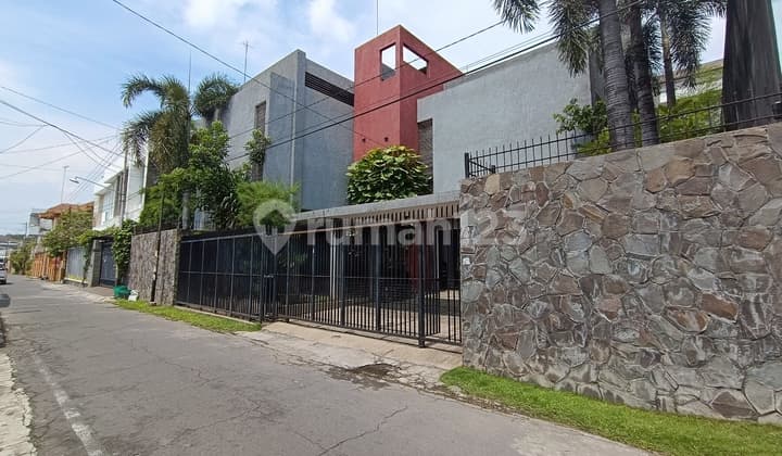 Rumah Mewah 2 Lantai Tengah Kota Siap Huni di Gajahan, Solo