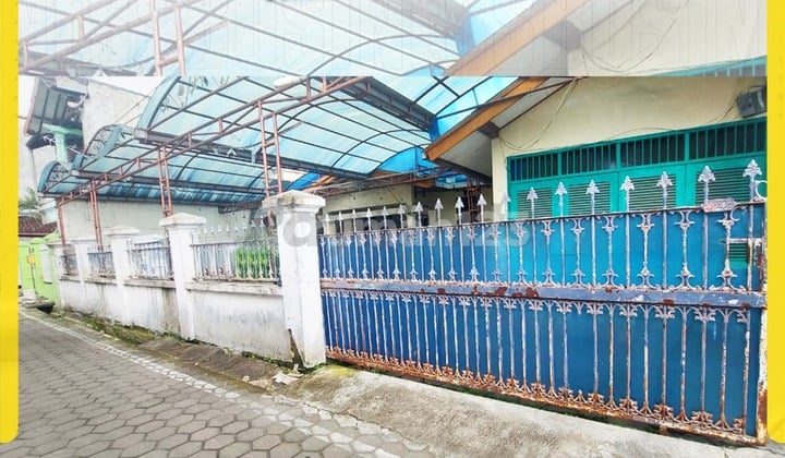 Rumah Luas (277m²) di Lingkungan Tenang Jl. Parang Baris, Sondakan, Laweyan