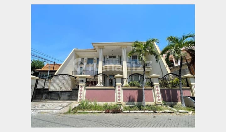 Rumah Mewah Classic di Dharmahusada Indah Barat, Surabaya