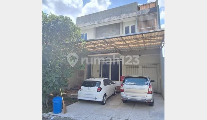 Rumah 2,5 Lantai Ciamiiik & Strategis di Pakuwon Indah, Sby