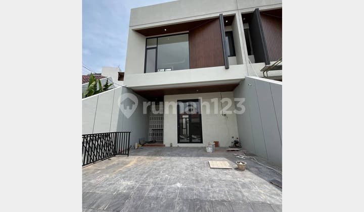 Rumah Baru 2 Lantai, One Gate System, Bagus di Klampis, Surabaya