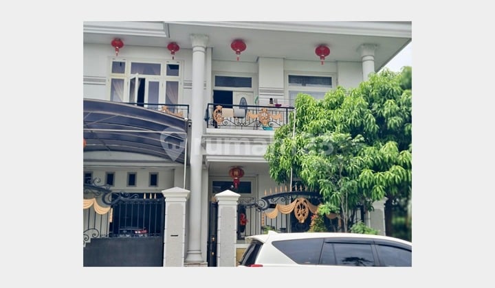Rumah Siap Huni, Strategis Dekat G-Walk di Graha Famili, Sby