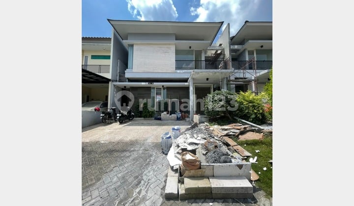 Rumah Bagus dan Strategis, Dekat G-Walk, Citraland, Surabaya