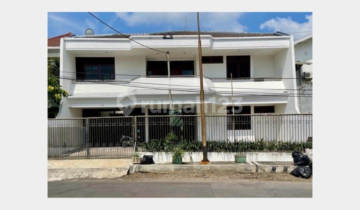 Well-Maintained & Strategically Located House Near University, Unair, Surabaya