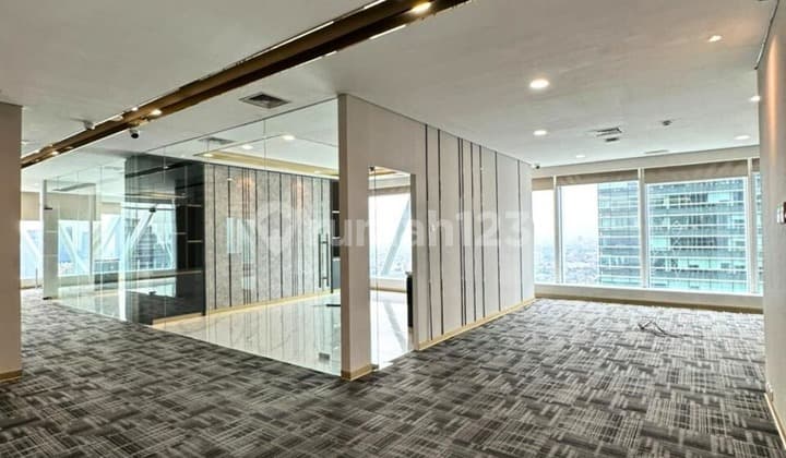 OFFICE SPACE EQUITY TOWER DI SCBD, LUAS 333 SQM DENGAN INTERIOR ELEGANT, KONDISI SEMI FURNISHED SIAP PAKAI, HIGH FLOOR, VIEW ARAH KUNINGAN