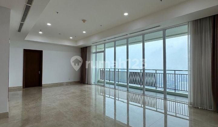 THE PAKUBUWONO SIGNATURE, 4 BEDROOM WITH SPACIOUS SERVICE AREA WITH DOUBLE KITCHEN AND UNBLOCKING VIEW, GOOD CONDITION, READY TO MOVE IN