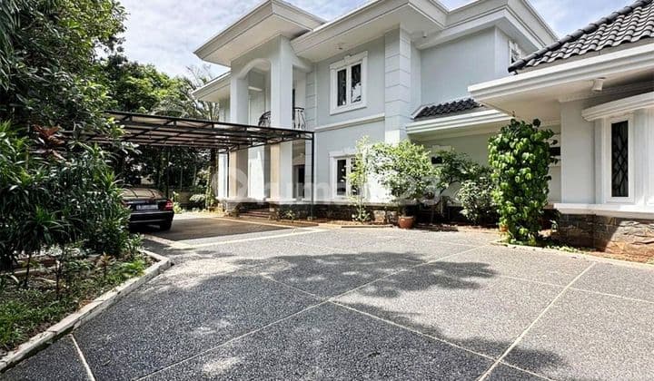 Jarang Ada!! Rumah Mewah American Classic, Lokasi Terbaik di Area Premium Kebayoran Baru, Akses Super Strategis Cuma 5 Menit ke Senayan