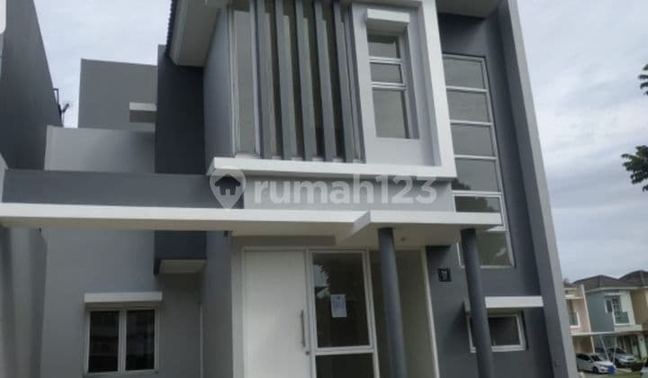 Rumah 2 lt, Hook di Cluster Serenade Lake, Gading Serpong