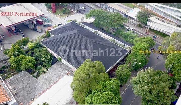 Bangunan Komersil Hoek Di Jalan Raya Daan Mogot, Jakarta Barat