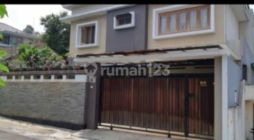 Rumah 2 Lt Di Jl. Gombel, Banyumanik, Semarang