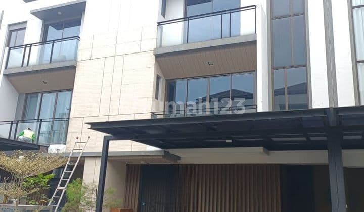 Rumah Mewah Furnished 3 Lt, Cluster Zora, Bsd