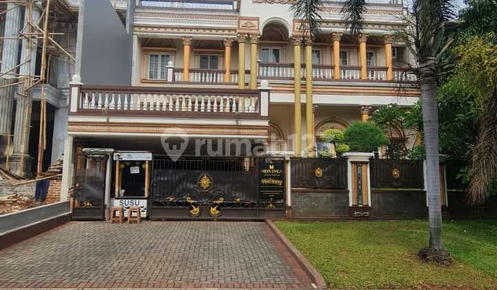 Rumah Mewah di Boulevard Utama Kota Wisata