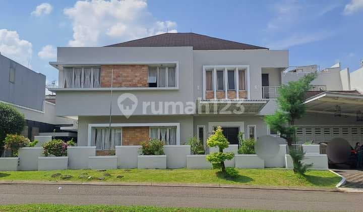 Turun Harga Jadi 12M ! Rumah Mewah Cantik Sekali, Kolam Renang dan di Boulevard