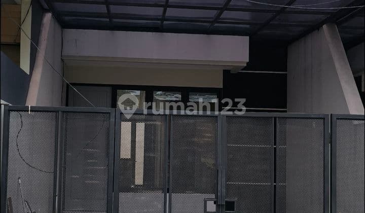 Pondok Tjandra Rumah 2 Lantai New Gress Minimalis Modern
Ada 2 Unit, Sisa 1 Unit
one Gate System, Dekat Club House, Pintu Tol, Dan Nol Merr