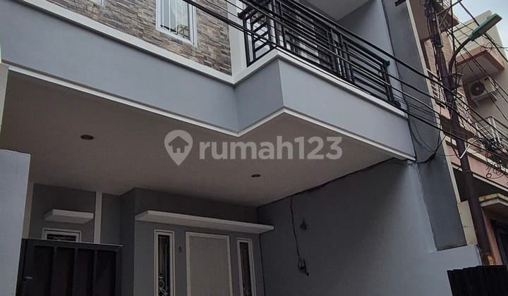 Tanjung Duren 3-Story House, 1-Car Access, Renovated 2m