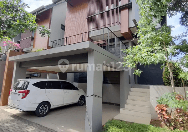 Caelus Rumah Villa Hoek Selatan-Timur Baru Type 8 Corner 4.5M