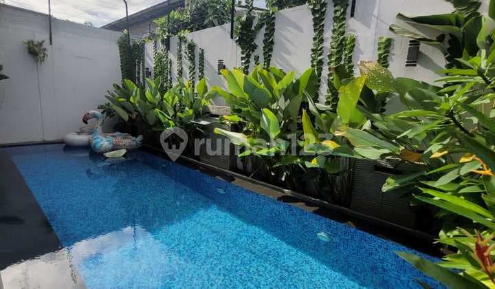 Savia Rumah Hoek Selatan-Timur Furnished Renovated Pool 4.8M