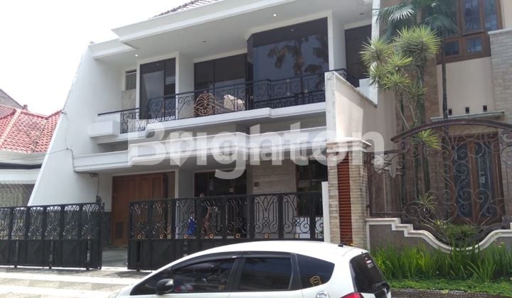 RUMAH DI KAWASAN ELITE DI TENGAH KOTA MALANG