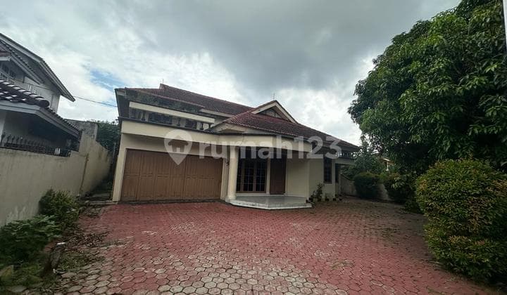 Dijual Rumah Bulatan 2 Lantai Dengan Tanah Yang Cukup Luas Lokasi Dekat Sudirman Jl. Murni Sari Pekanbaru