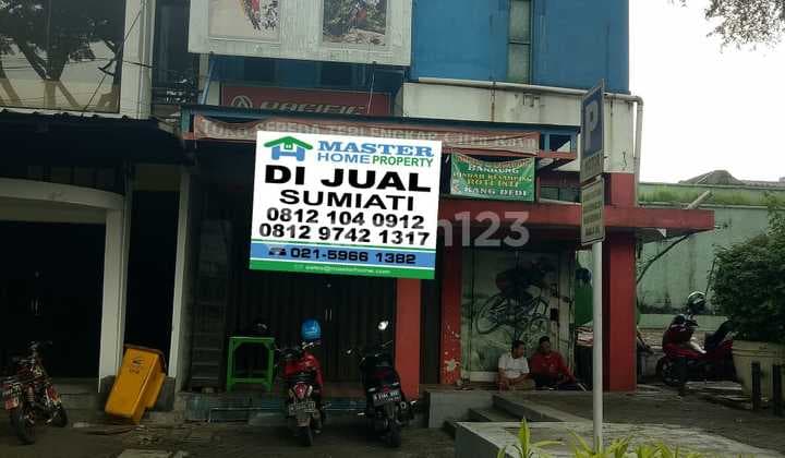 Ruko siap pakai berada di lokasi yg strategis, kawasan yg sudah ramai, berada di jalan raya, cocok utk tempat berbagai bidang usaha, dekat dgn sekolah2, rumah sakit besar, mall. Ruko
