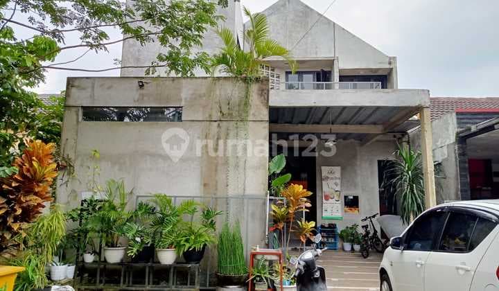 Rumah dijual siap huni 2 lantai dengan luas tanah 120 mtr,, dgn konsep artistik. Berada.dinjalan utama dan row 3 mobil..Lokasi bersebelahan dgn mall. kawasan strategis dan bebas banjir.