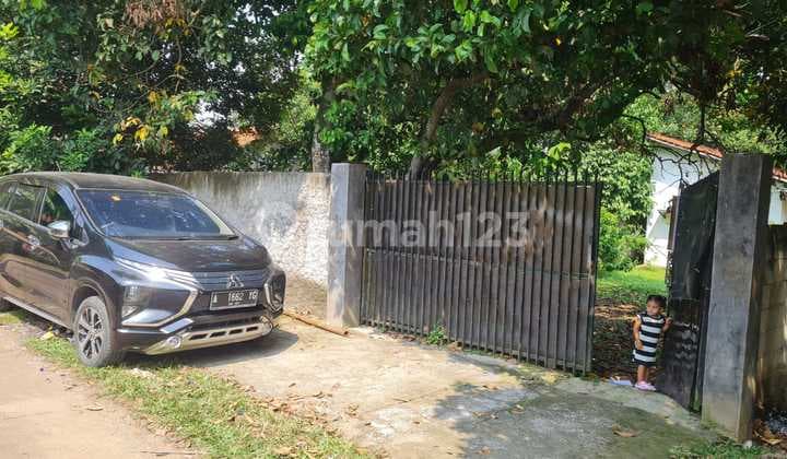 Tanah Dan Bangunan Semi Permanen Lt.411 Mtr..lokasi Strategis Dan Bebas Banjir. Akses Mobil Cold.