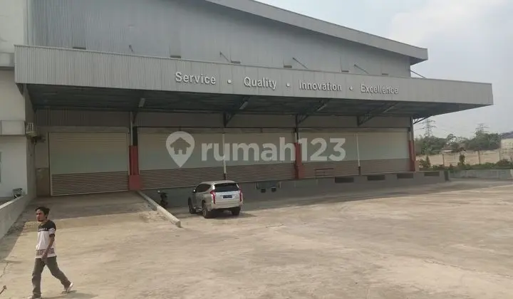 Gudang Disewakan Lb.7000 Mtr. Lokasi Strategis Dan Bebas Banjir. Gudang Rapi,kokoh Dan Terawat. High Ceiling 13 Mtr. Lantai Cor Beton. Akses 40 Feed Kontainer.
